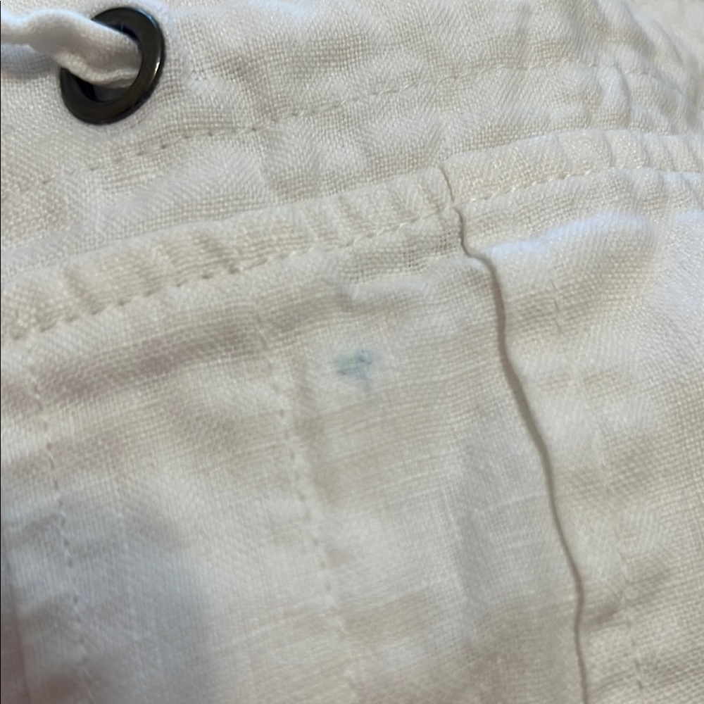 Athleta White Cargo Shorts Lightweight Relaxed Fit. 100 % linen. - Picture 6 of 6
